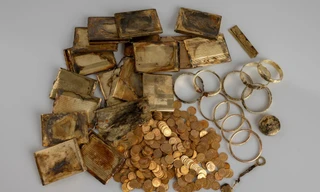 Kho vàng bí ẩn được tìm thấy trên đường mòn ở Séc 