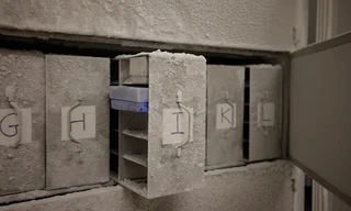 Thu thập 'chất thải' người cho hầm chứa vi khuẩn ngày tận thế 