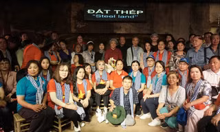 Đoàn kiều bào dự lễ kỷ niệm 50 năm thống nhất đất nước thăm và tặng quà tri ân tại huyện Củ Chi