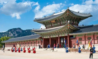 Những chiêu trò tháp tùng ngoại giao để bỏ trốn ở nước ngoài