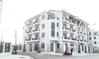 Bất động sản ‘ngấm đòn’ siết tín dụng