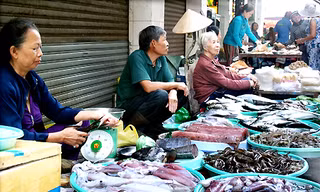 Hàng hoá đồng loạt tăng ‘ăn theo’ giá xăng dầu