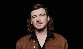 “Phong sát” kiểu Mỹ: Hãng đĩa đóng băng hoạt động, ca khúc “bay màu” khỏi các trang nghe nhạc, giải thưởng hủy đề cử