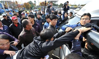 Dân địa phương đụng độ với các nhà hoạt động Hàn Quốc vì lo sợ bị Triều Tiên trả đũa