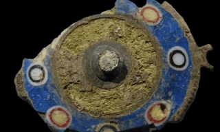 Phát hiện trâm cài áo La Mã hiếm có tại khu định cư cổ ở Scotland