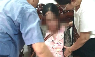 Người phụ nữ được gia đình chủ trọ chăm sóc