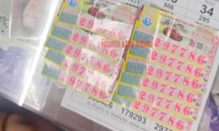 Một phụ nữ bán cơm ở Long An trúng 11 tờ vé số độc đắc