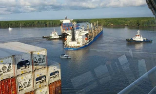 Hai tàu hàng va chạm, gây tràn dầu ở Cần Giờ