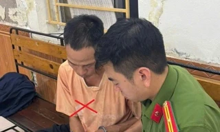 Tạm giữ người bố xích chân kéo lê con trai trên đường phố ở Hải Phòng