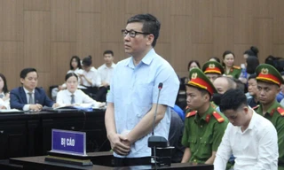 Cựu Chủ tịch tỉnh Vĩnh Phúc nói 10 tỷ và 800 nghìn USD bị phát hiện khi khám nhà là ‘tiền riêng của anh em’