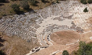 Phát hiện nhà hát sức chứa 10.000 người chôn vùi dưới cánh đồng