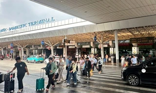 Sân bay Tân Sơn Nhất đông nghẹt