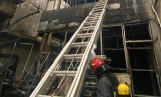 Nhà 3 tầng ở Hà Nội bốc cháy dữ dội