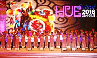 Tối 29/4, tại sân khấu Quảng trường Ngọ Môn (Đại nội Huế) lung linh huyền ảo, Festival Huế lần thứ 9 - năm 2016 chính thức khai mạc, với chủ đề “710 năm Thuận Hóa - Phú Xuân - Thừa Thiên Huế - Di sản văn hoá với hội nhập và phát triển”. 