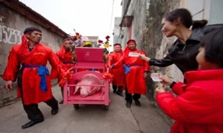 Lễ hội chém lợn ở Ném Thượng, Bắc Ninh từng gây nhiều tranh cãi. Ảnh minh họa