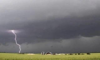 Đang làm đồng, một phụ nữ bị sét đánh tử vong 