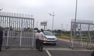 Lực lượng PV hùng hậu đến Nội Bài đón Tổng Thống Obama