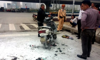 Chiếc xe máy bị hư hỏng nặng sau khi bị cháy.