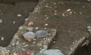 Một số hình ảnh hố khai quật. Ảnh: Hoàng Lam