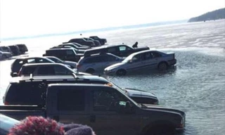 Do thiếu chỗ đỗ, khách tham dự lễ hội được chỉ dẫn đỗ xe trên mặt hồ đóng băng, và kết quả là ít nhất hai hàng xe đã bị rơi xuống hồ do băng nứt.