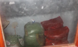 Số gạo được niêm phong tại UBND xã Phước Trà.