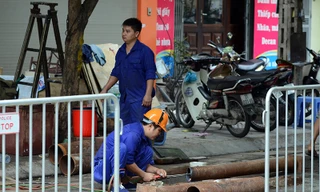 Theo ghi nhận của phóng viên, vụ sập nhà số 43 phố Cửa Bắc làm 8 người thương vong và làm một số ngôi nhà xung quanh bị ảnh hưởng.