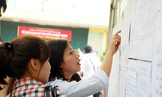 Thí sinh xem điểm thi đại học. Ảnh minh họa