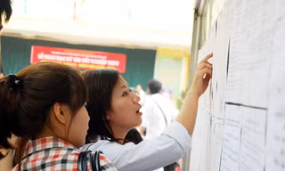 Thí sinh xem điểm thi đại học. Ảnh minh họa