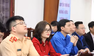 Buổi đối thoại thu hút nhiều bạn trẻ quan tâm