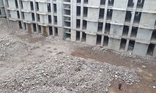 Tháo dỡ công trình vi phạm tòa nhà 5 tầng tại lô T trong Khu công nghiệp Quang Châu (huyện Việt Yên, Bắc Giang) của Cty Luxshare - ICT