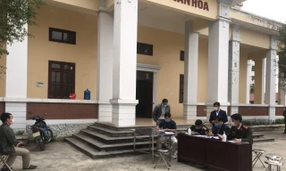 Sở Thông tin và Truyền thông tỉnh Bắc Giang làm việc với ông Đăng (bên trái)