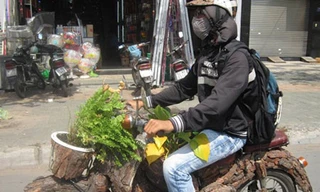 Xe máy 'độc' lưu thông trên phố