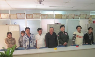 Dàn cảnh va quẹt xe, trộm tài sản