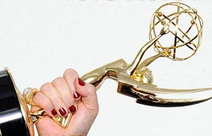 Nhặt được tượng vàng Emmy trong... bãi rác