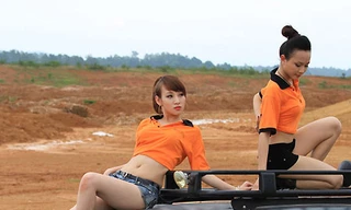 Những bóng hồng quyến rũ trên đường offroad