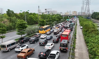 Mưa tầm tã cả ngày, cao tốc Pháp Vân - Cầu Giẽ ùn tắc nhiều giờ