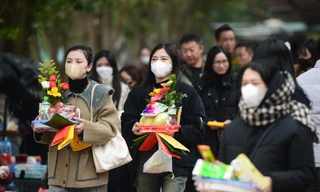 Rằm tháng Chạp, người Hà Nội tấp nập đi lễ vọng phủ Tây Hồ