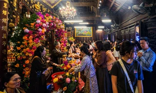 Hà Nội rộn ràng Đại lễ Phật đản 2025