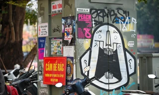 Loạt tủ điện, trạm biến áp ở Hà Nội bị 'bức tử' bởi nạn vẽ bậy graffiti, dán quảng cáo