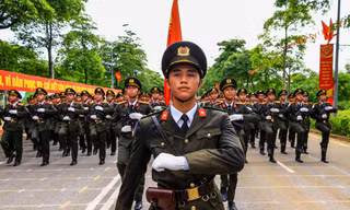 Chiến sĩ CAND vượt nắng, rèn ý chí trên thao trường A80