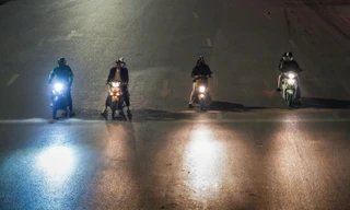 Hình ảnh khác lạ của giao thông Hà Nội trong đêm rét 10 độ