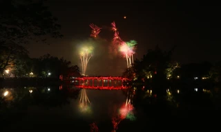 Mãn nhãn màn pháo hoa chào mừng năm mới 2025 tại Hà Nội