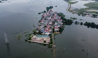 Làng thành 'ốc đảo', người dân nấu cơm trên biển nước