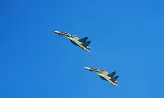 Ngắm tiêm kích Su-30MK2 và trực thăng Mi trong ngày tổng duyệt Triển lãm Quốc phòng quốc tế Việt Nam 2024