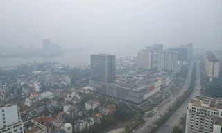 Hà Nội: Bầu trời Thủ đô mù mịt trong ngày nghỉ lễ
