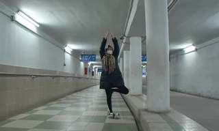 Hà Nội: Sáng tinh mơ, người dân chui xuống hầm đi bộ để đạp xe và tập thể dục tránh rét