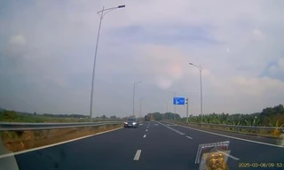 Clip: 44 giây kinh hãi khi ô tô lao ngược chiều trên đường dẫn cao tốc Phan Thiết - Dầu Giây