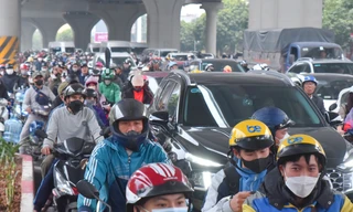 Dòng người ùn ùn rời Hà Nội, TPHCM về quê nghỉ Tết Dương lịch 