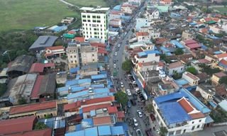 Trước đêm họp, con đường đến chợ Viềng ùn ứ kéo dài