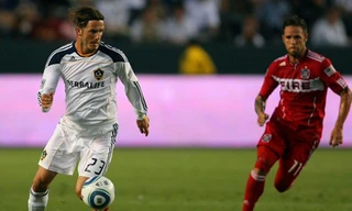 Beckham ghi bàn từ chấm phạt góc